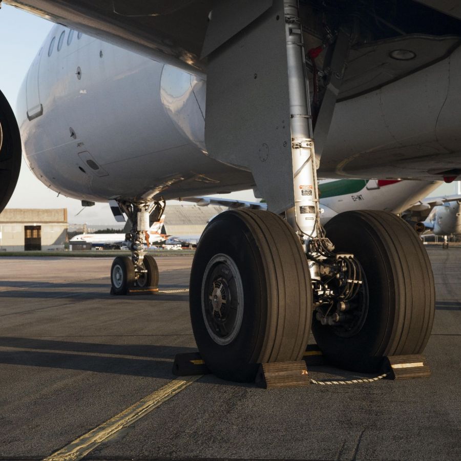 Expert Commercial Aircraft Dismantlers ecube